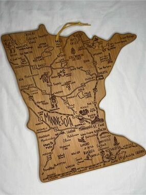 Minnesota State-Shaped Engraved Wooden Cutting/Serving Board - Natural Wood